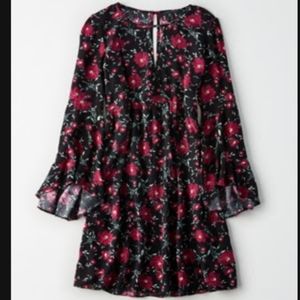 AE SWINGY FLORAL BELL-SLEEVE DRESS